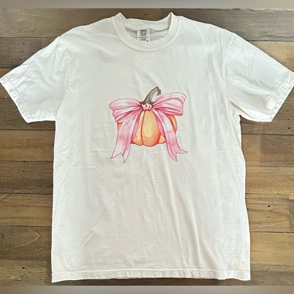 Comfort Colors Cream Off white T-Shirt with Pumpkin and Pink Large Bow Design